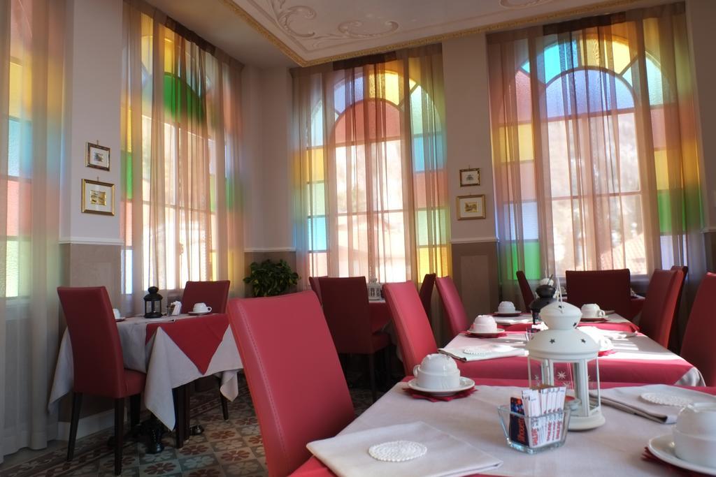 Michelangelo B&B Варена Екстериор снимка