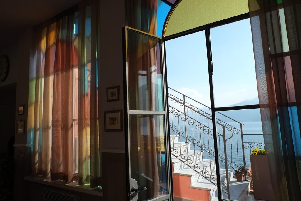 Michelangelo B&B Варена Екстериор снимка