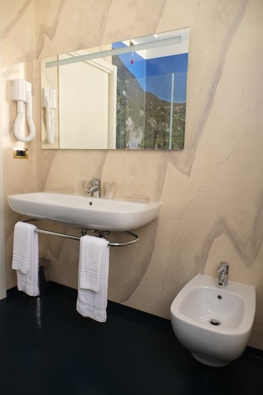 Michelangelo B&B Варена Екстериор снимка