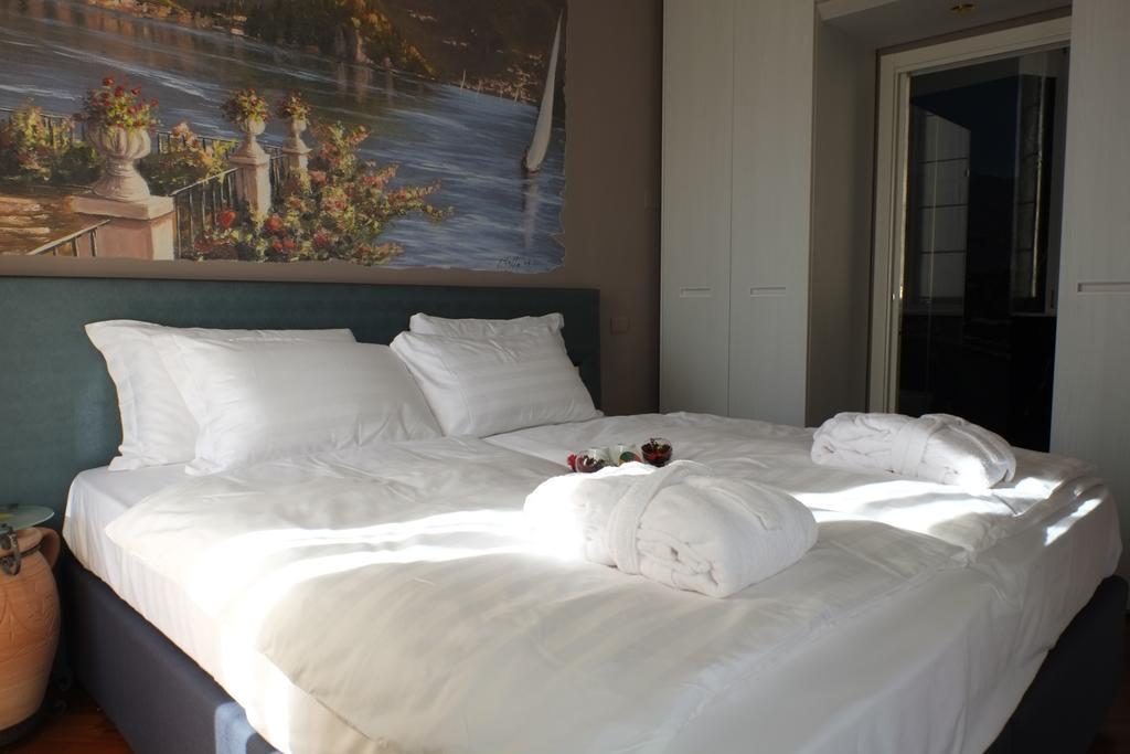 Michelangelo B&B Варена Екстериор снимка