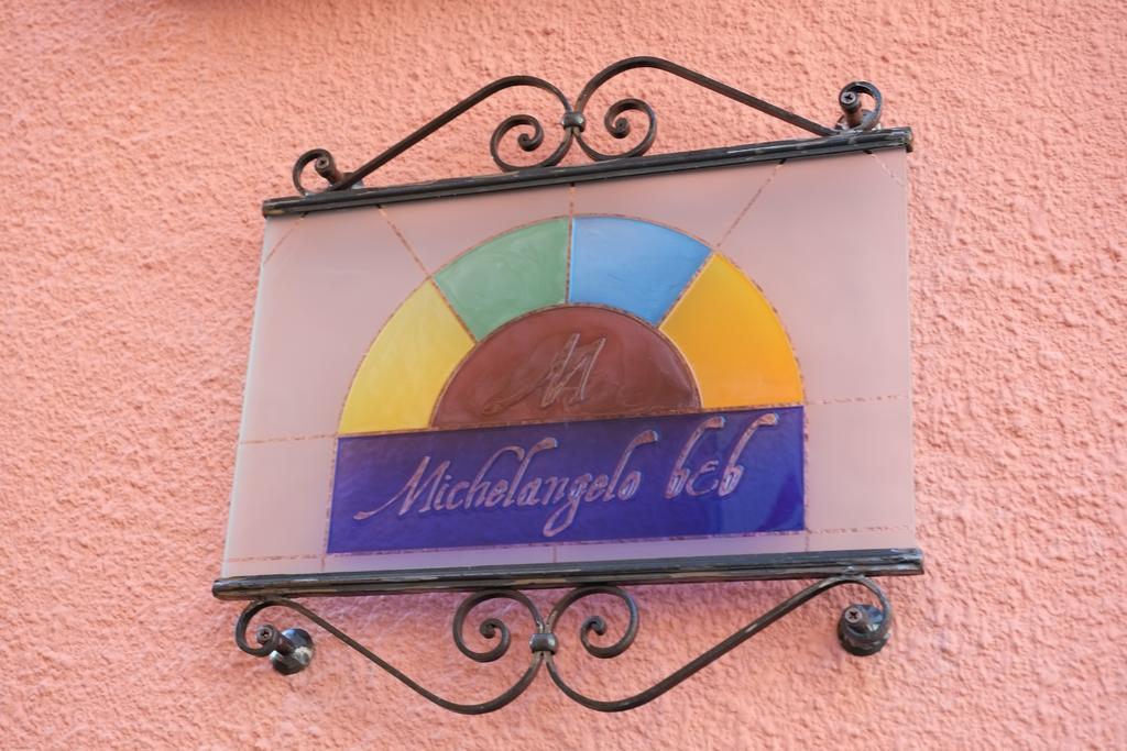 Michelangelo B&B Варена Екстериор снимка
